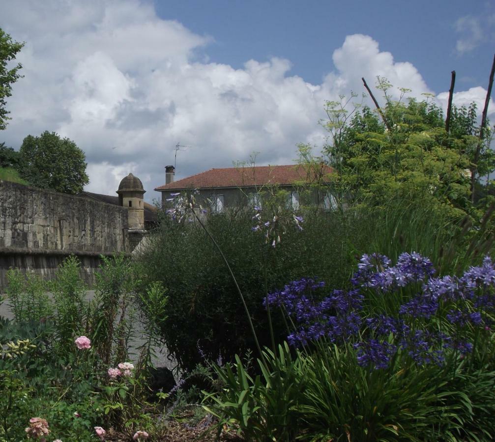 Le Gite Du Poisson Roy Navarrenx Exterior photo